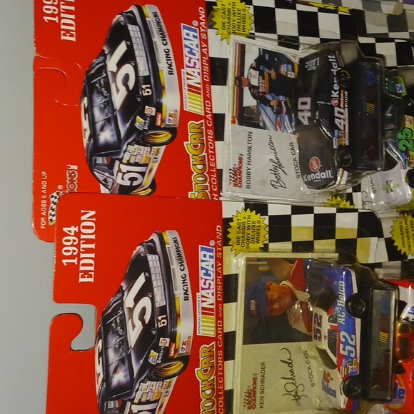 Lot of 9 Diecast 1/64 scale Nascar Legends - Picture 5 of 7